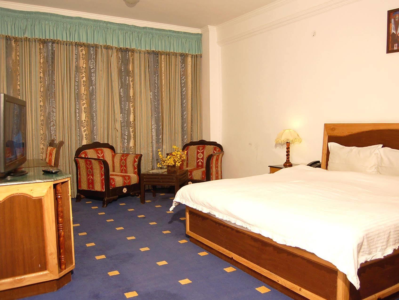 Lords Residency Hotel Manāli Kültér fotó